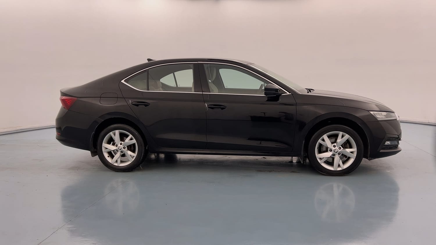 Used 2022 Skoda Octavia Style 2.0 Petrol Automatic exterior RIGHT SIDE VIEW
