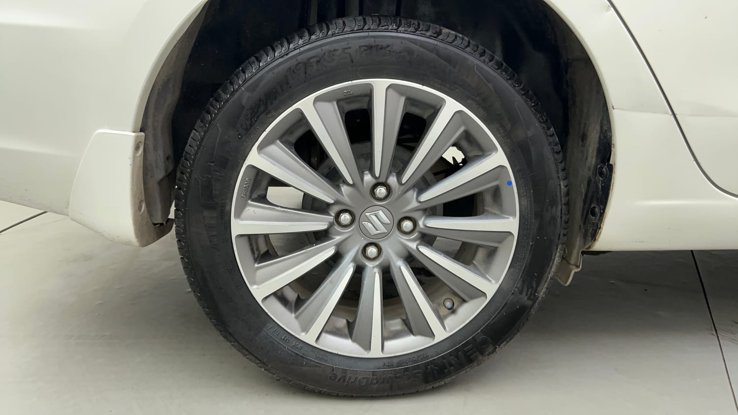 Used 2022 Maruti Suzuki Ciaz Alpha 1.5 AT Petrol Automatic tyres RIGHT REAR TYRE RIM VIEW