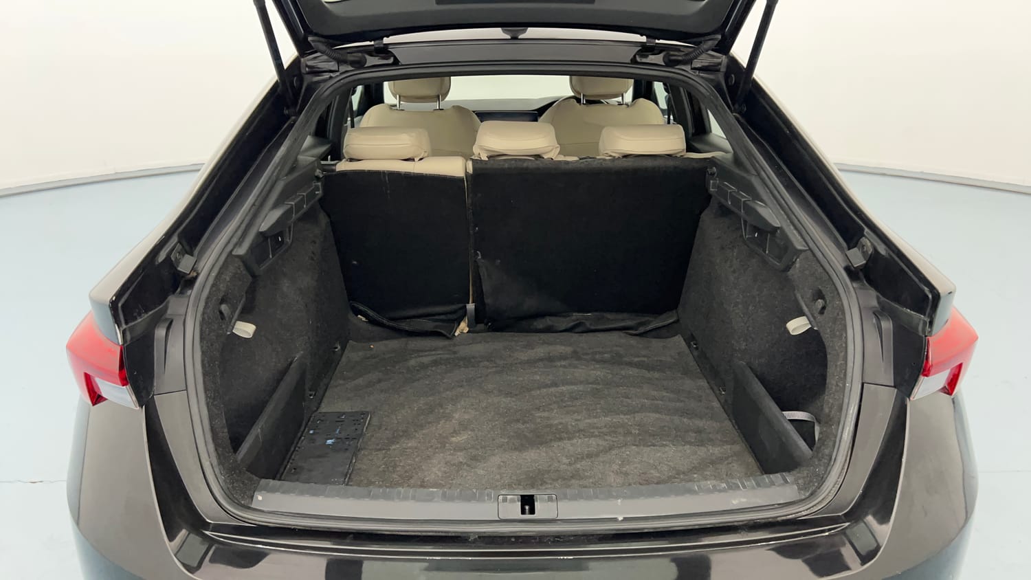 Used 2022 Skoda Octavia Style 2.0 Petrol Automatic interior DICKY INSIDE VIEW