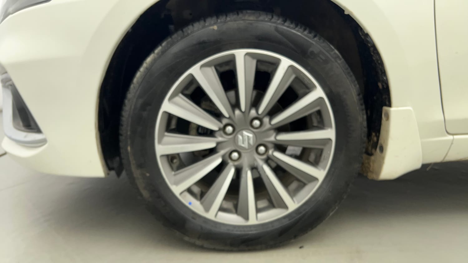 Used 2022 Maruti Suzuki Ciaz Alpha 1.5 AT Petrol Automatic tyres LEFT FRONT TYRE RIM VIEW
