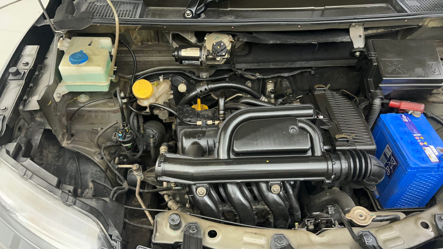 Used 2022 Renault Kwid RXT 1.0 (O) Petrol Manual engine ENGINE RIGHT SIDE VIEW