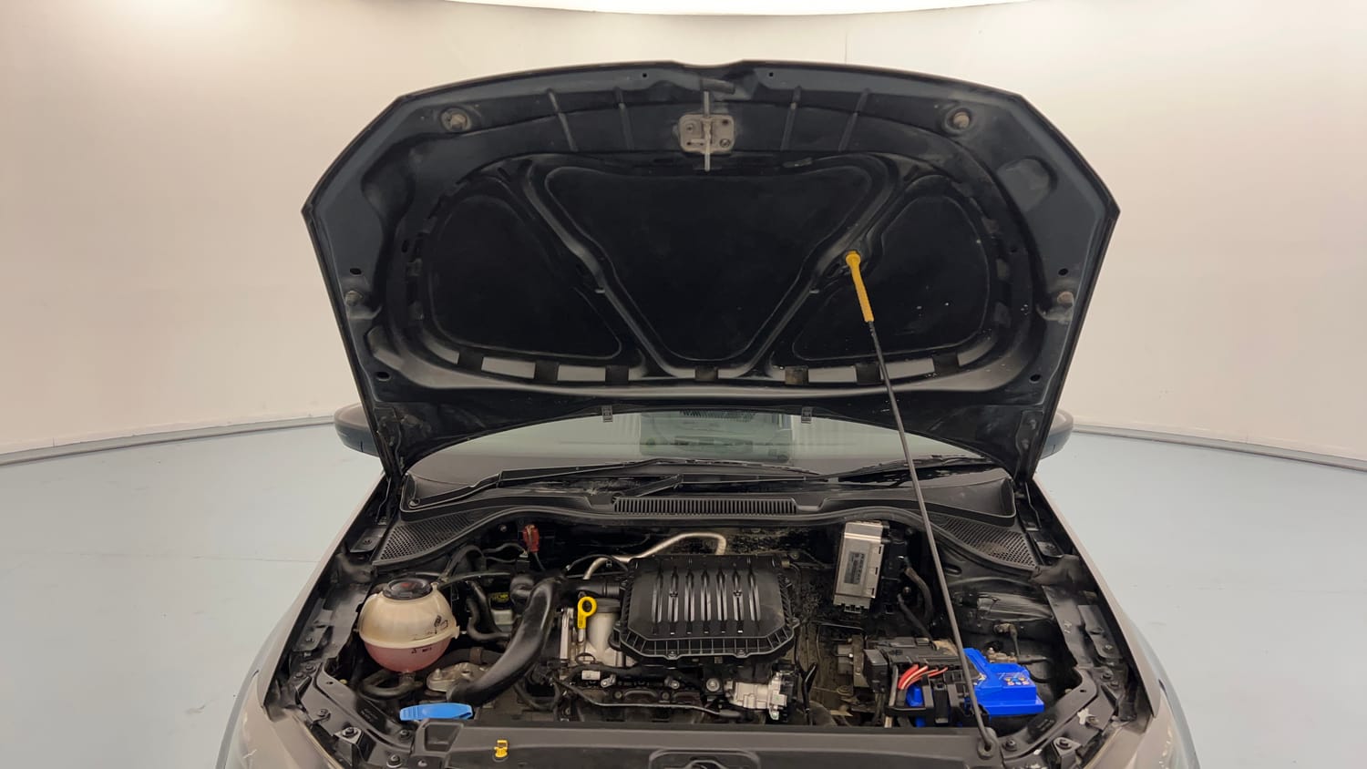 Used 2020 Volkswagen Polo Comfortline 1.0L (P) Petrol Manual engine ENGINE & BONNET OPEN FRONT VIEW