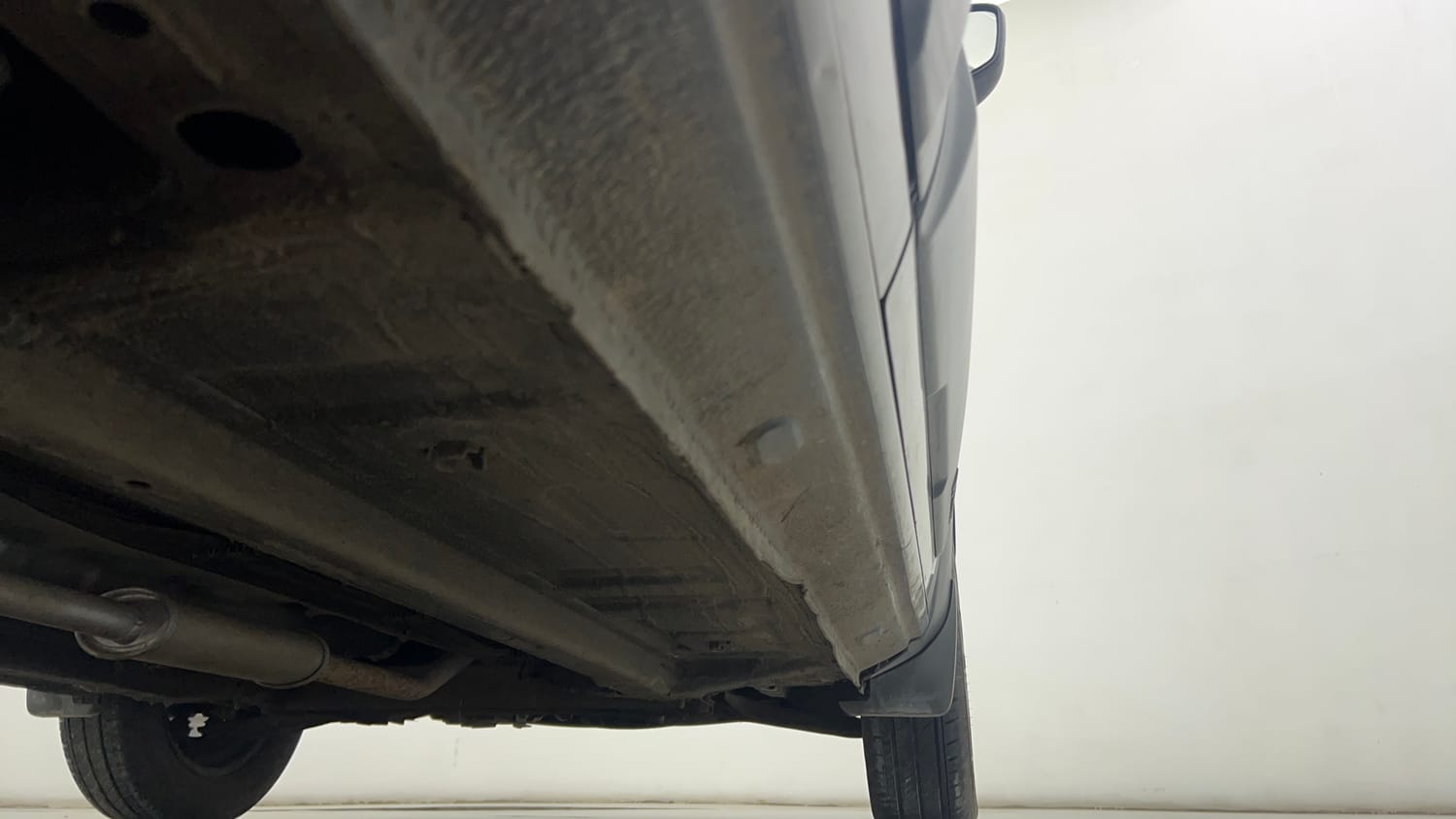 Used 2022 Renault Kwid RXT 1.0 (O) Petrol Manual extra REAR RIGHT UNDERBODY VIEW