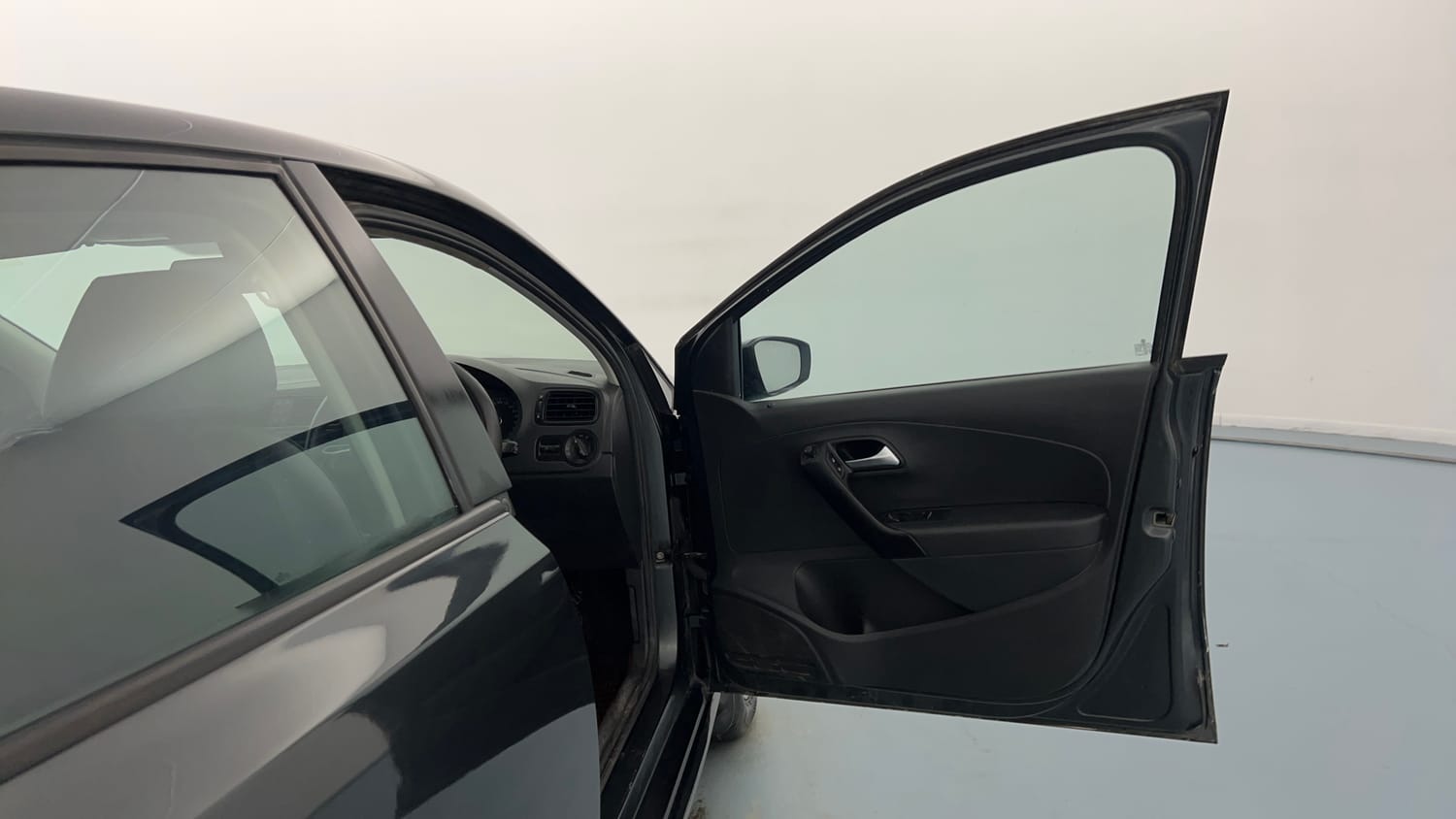 Used 2020 Volkswagen Polo Comfortline 1.0L (P) Petrol Manual interior RIGHT FRONT DOOR OPEN VIEW