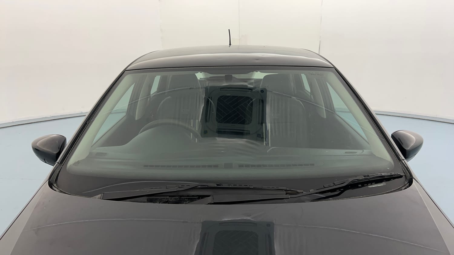 Used 2020 Volkswagen Polo Comfortline 1.0L (P) Petrol Manual exterior FRONT WINDSHIELD VIEW