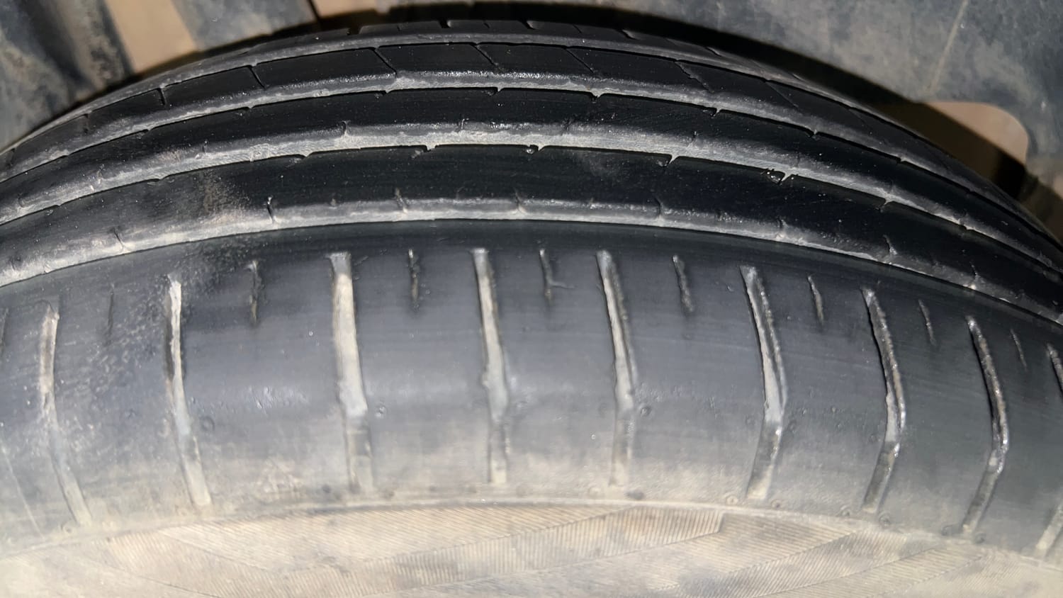 Used 2020 Maruti Suzuki Swift ZXi AMT Petrol Automatic tyres RIGHT REAR TYRE TREAD VIEW
