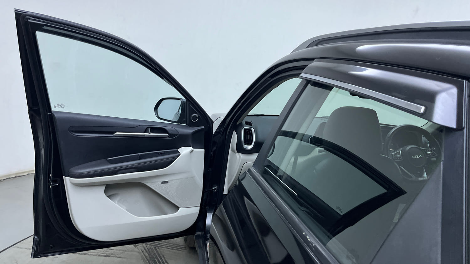 Used 2025 Kia Sonet HTX Plus 1.5 Diesel Manual interior LEFT FRONT DOOR OPEN VIEW