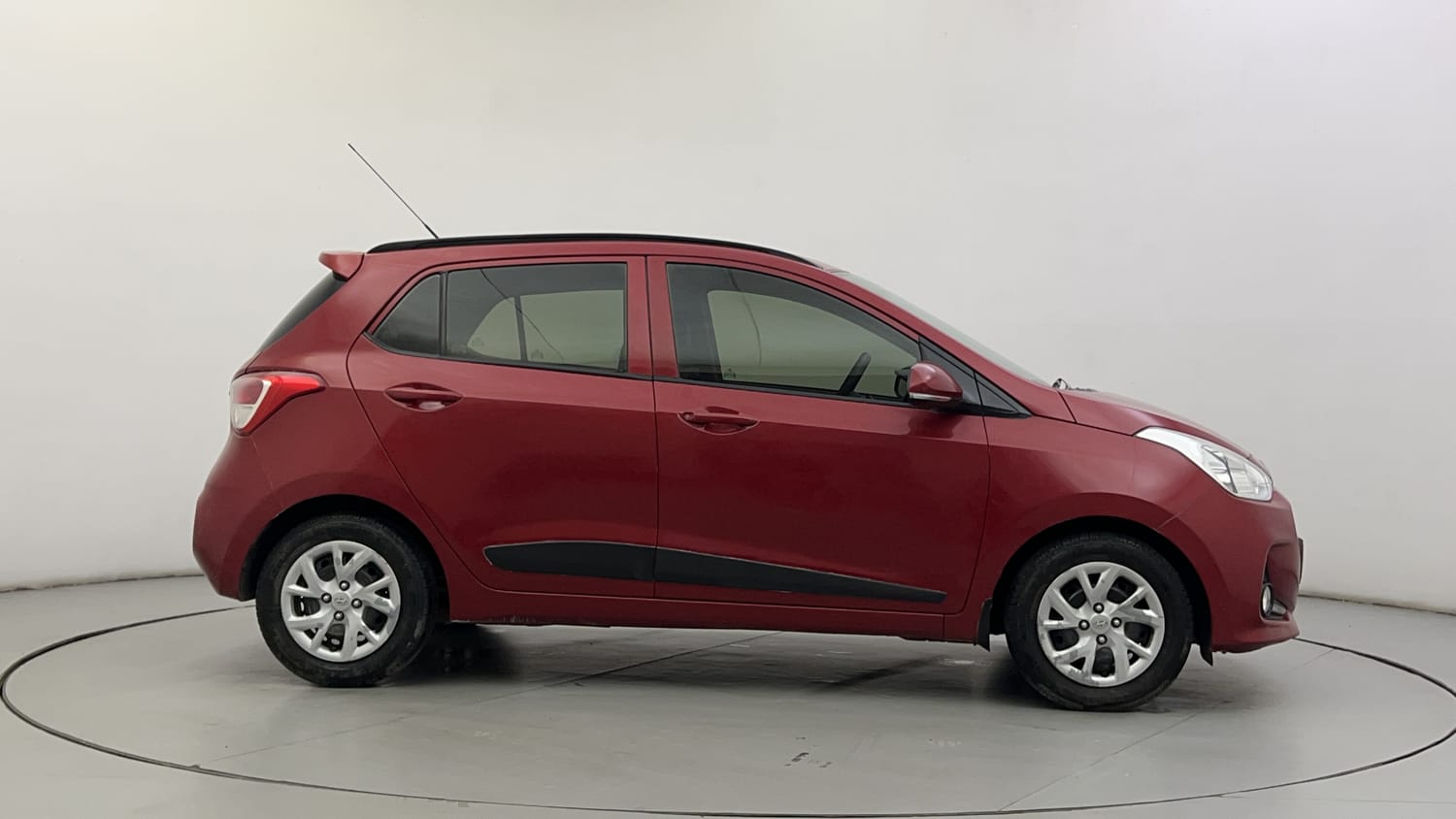 Used 2019 Hyundai Grand i10 Sportz 1.2 Kappa VTVT Petrol Manual exterior RIGHT SIDE VIEW