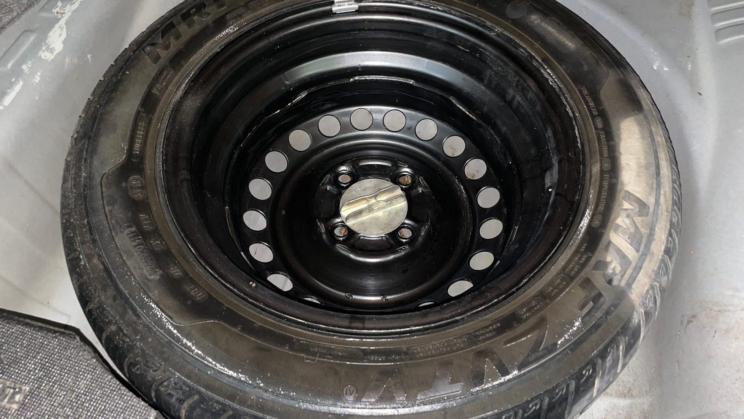 Used 2016 Honda Amaze 1.2 VX i-VTEC Petrol Manual tyres SPARE TYRE VIEW