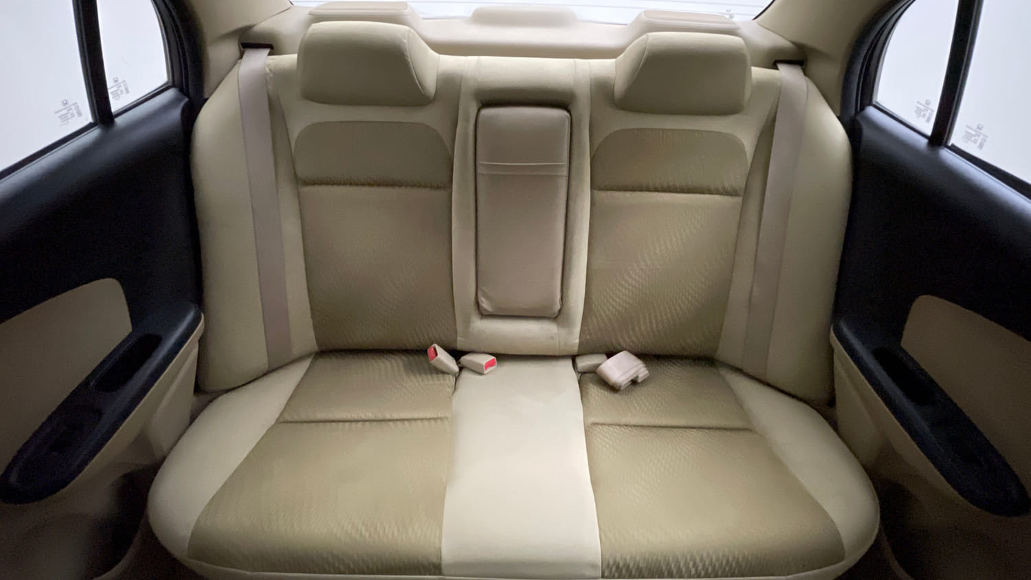 Used 2016 Honda Amaze 1.2 VX i-VTEC Petrol Manual interior REAR SEAT CONDITION VIEW