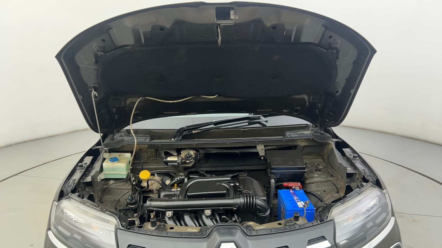 Used 2022 Renault Kwid RXT 1.0 (O) Petrol Manual engine ENGINE & BONNET OPEN FRONT VIEW