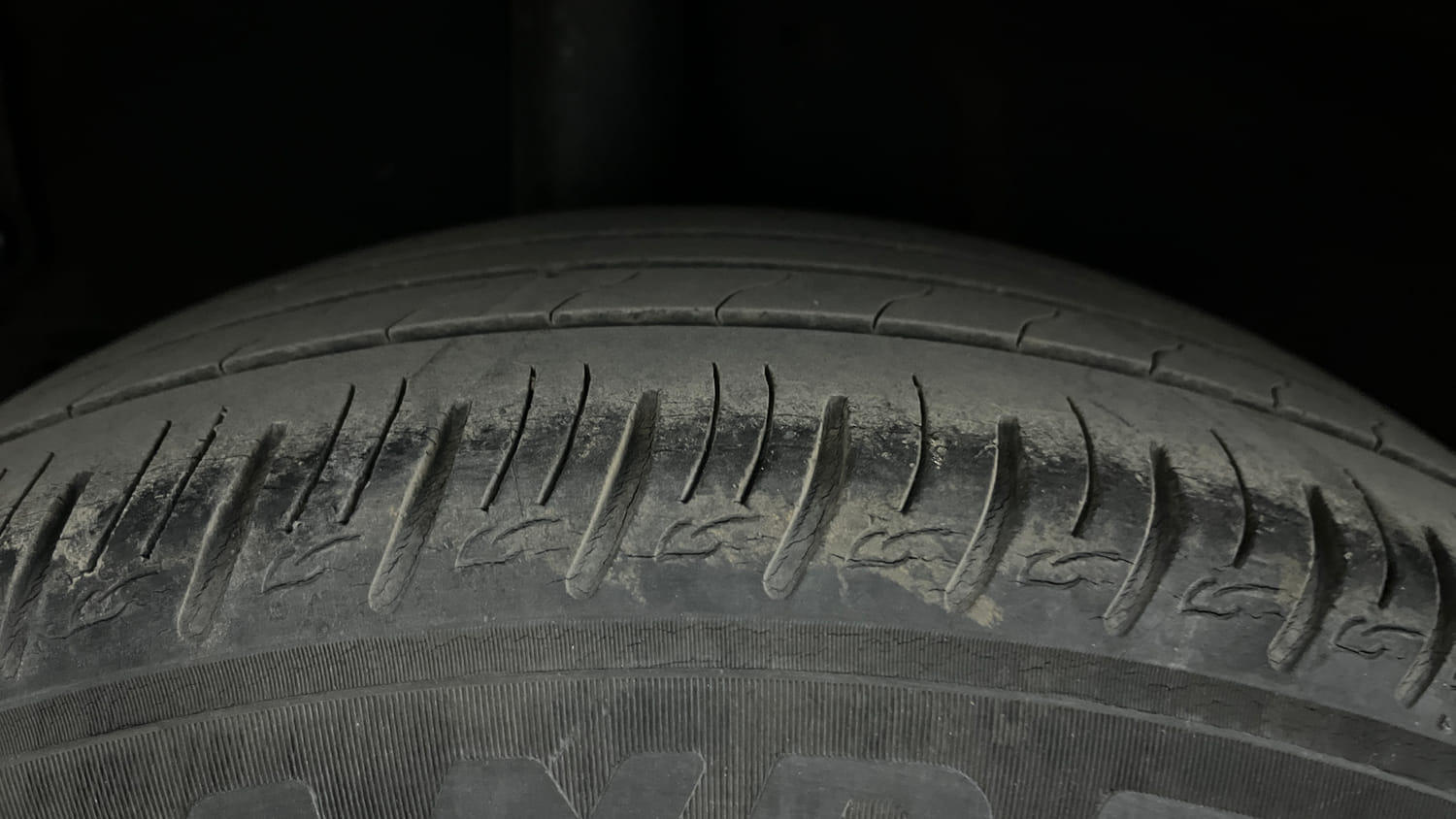 Used 2025 Kia Sonet HTX Plus 1.5 Diesel Manual tyres RIGHT REAR TYRE TREAD VIEW