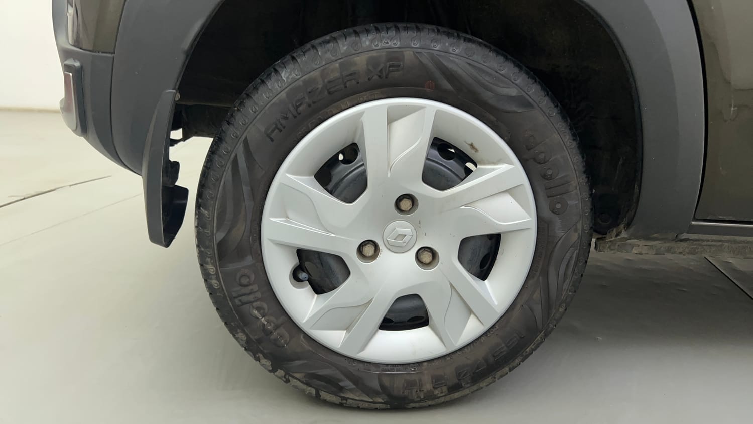 Used 2022 Renault Kwid RXT 1.0 (O) Petrol Manual tyres RIGHT REAR TYRE RIM VIEW