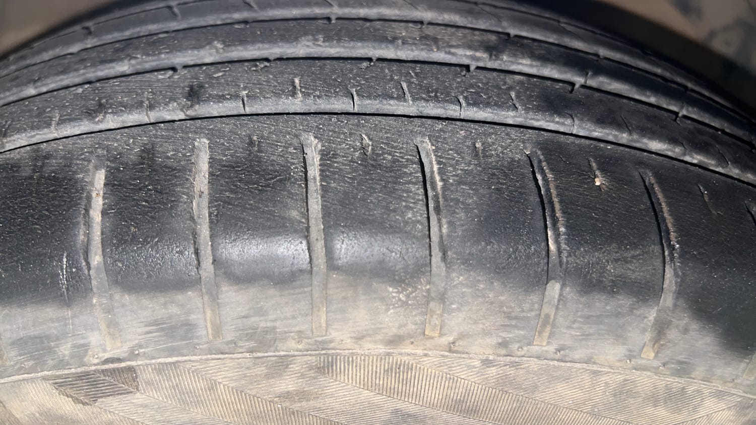 Used 2020 Maruti Suzuki Swift ZXi AMT Petrol Automatic tyres RIGHT FRONT TYRE TREAD VIEW