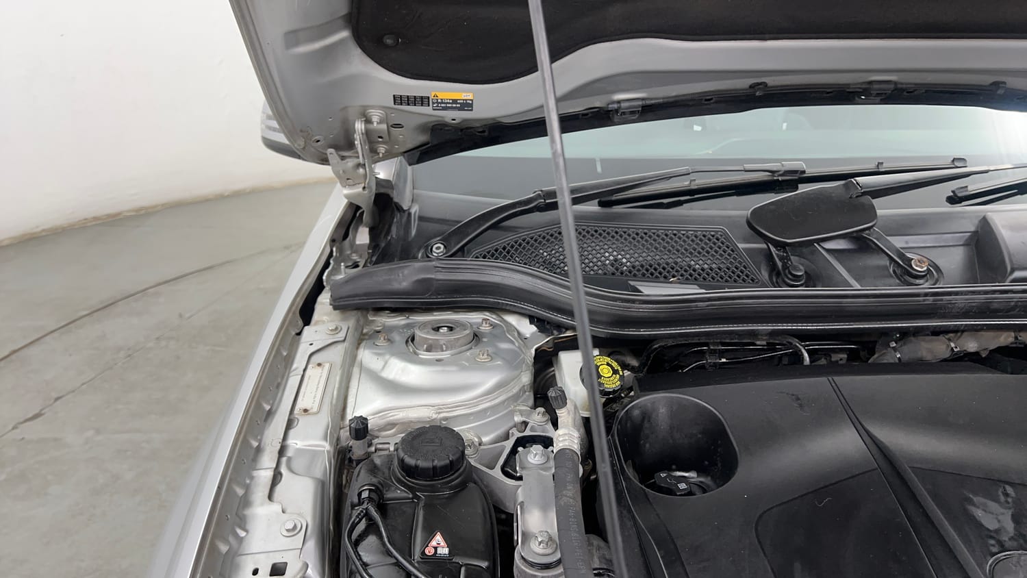 Used 2016 Mercedes-Benz GLA 200 CDI Sport Diesel Automatic engine ENGINE RIGHT SIDE HINGE & APRON VIEW
