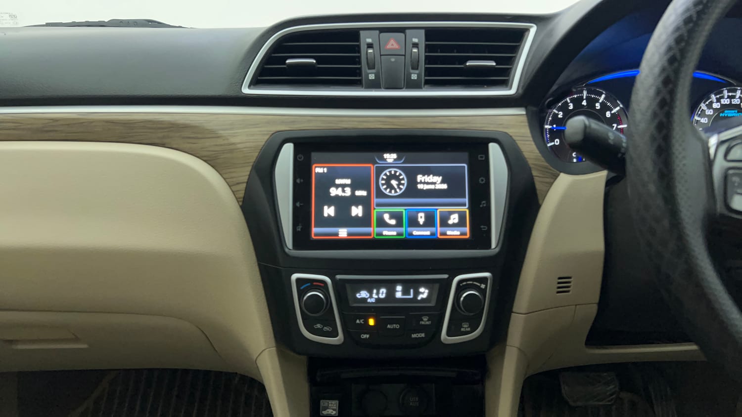 Used 2022 Maruti Suzuki Ciaz Alpha 1.5 AT Petrol Automatic interior MUSIC SYSTEM & AC CONTROL VIEW