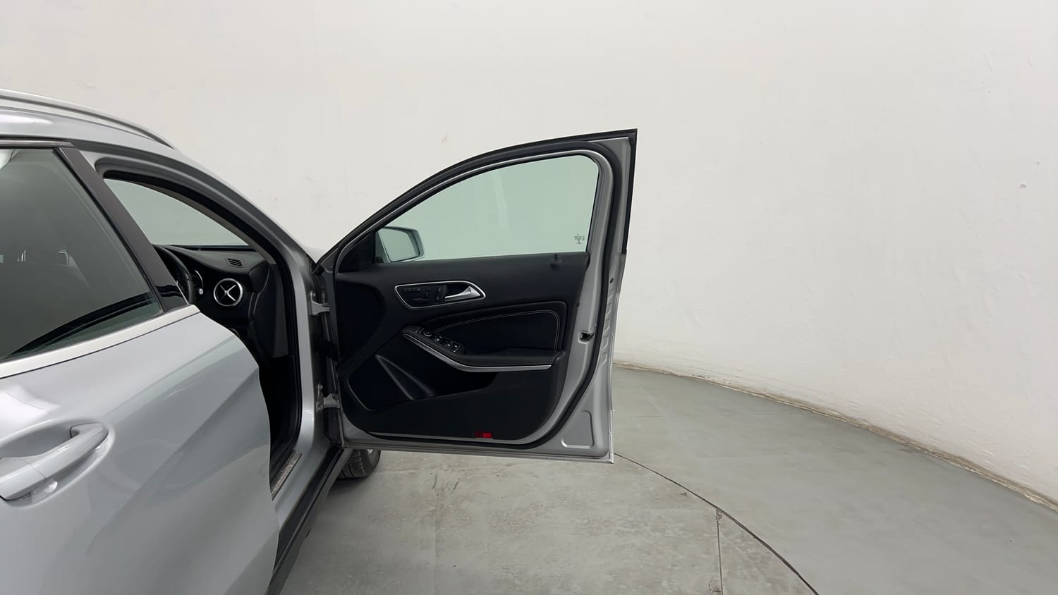 Used 2016 Mercedes-Benz GLA 200 CDI Sport Diesel Automatic interior RIGHT FRONT DOOR OPEN VIEW