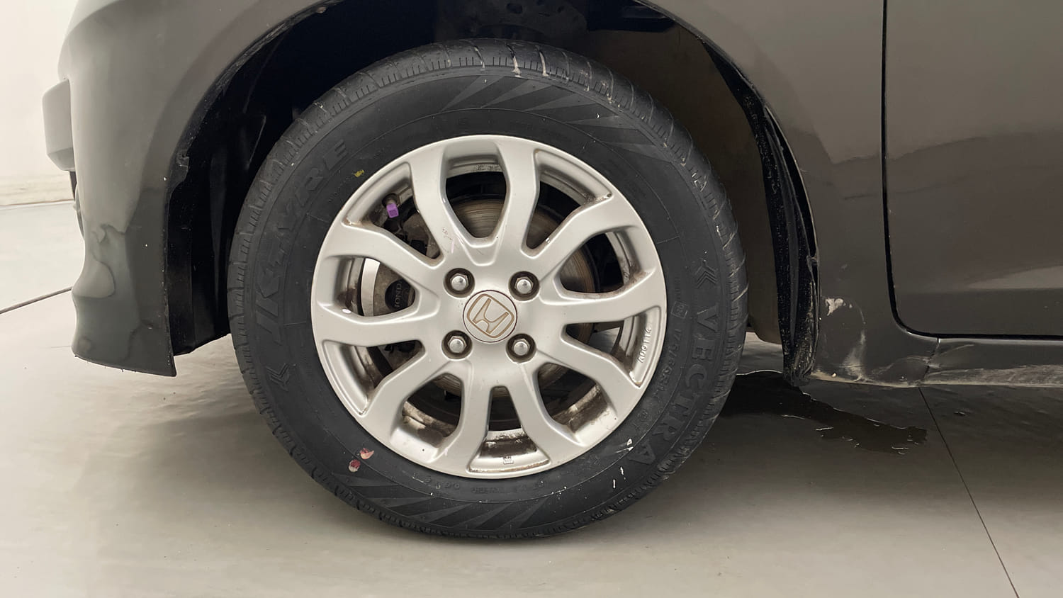 Used 2016 Honda Amaze 1.2 VX i-VTEC Petrol Manual tyres LEFT FRONT TYRE RIM VIEW