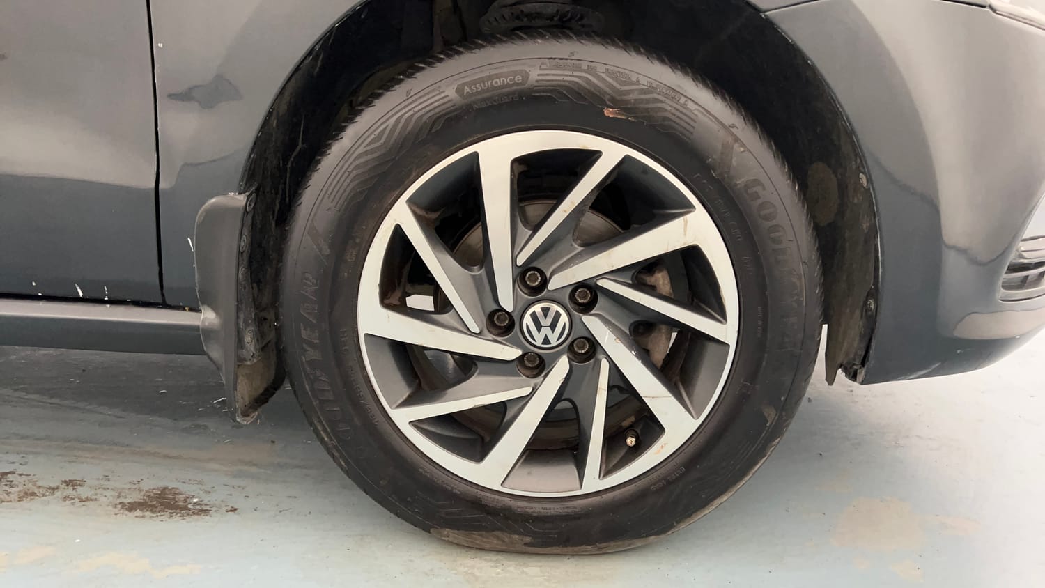 Used 2020 Volkswagen Polo Comfortline 1.0L (P) Petrol Manual tyres RIGHT FRONT TYRE RIM VIEW