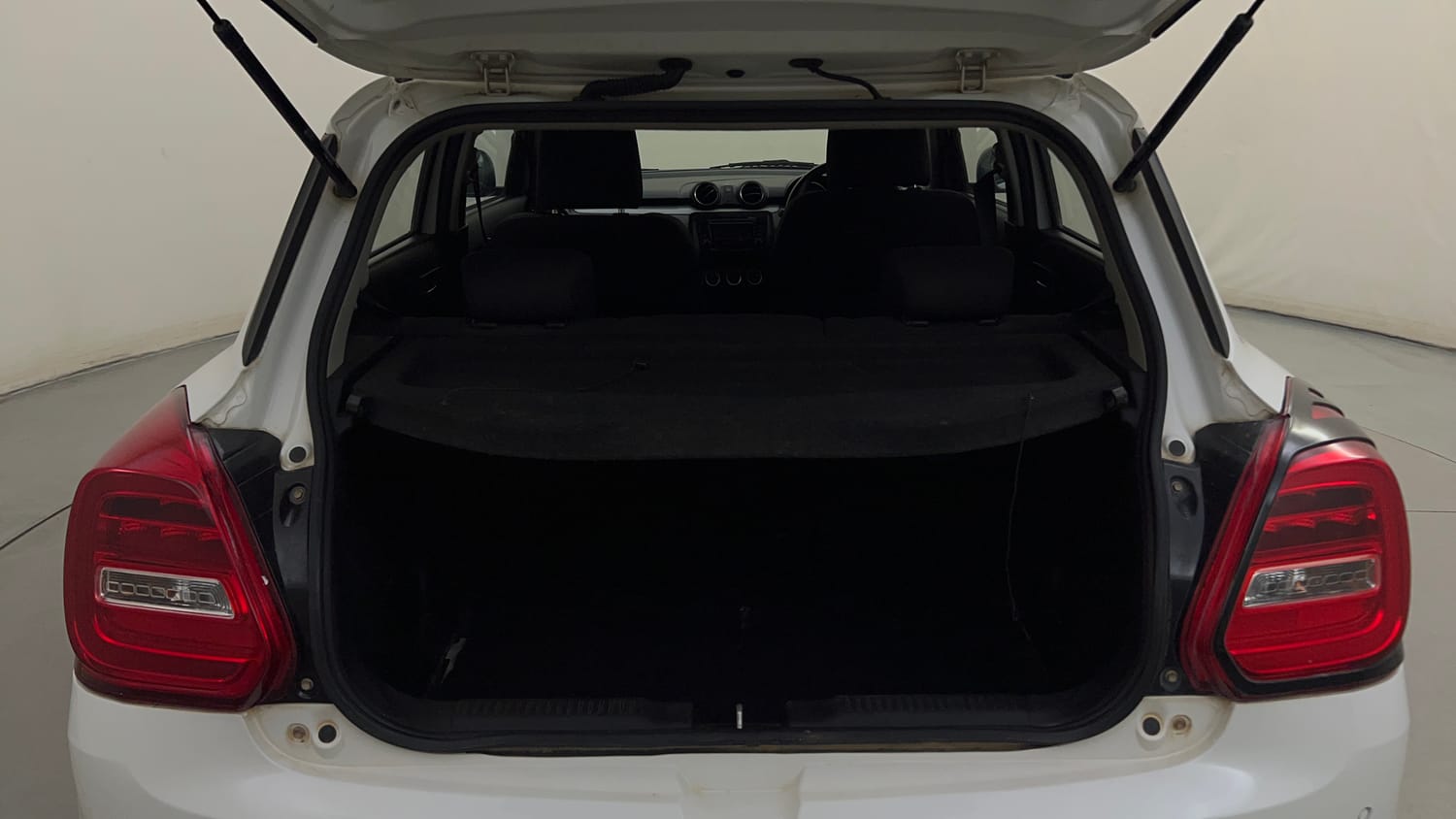 Used 2020 Maruti Suzuki Swift ZXi AMT Petrol Automatic interior DICKY INSIDE VIEW
