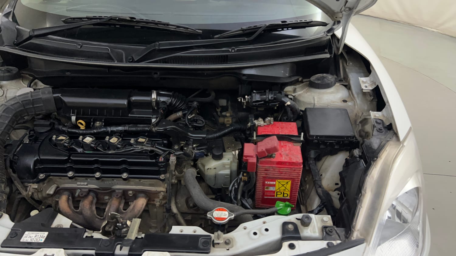 Used 2020 Maruti Suzuki Swift ZXi AMT Petrol Automatic engine ENGINE LEFT SIDE HINGE & APRON VIEW