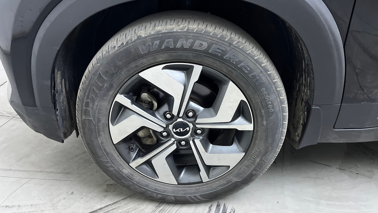 Used 2025 Kia Sonet HTX Plus 1.5 Diesel Manual tyres LEFT FRONT TYRE RIM VIEW