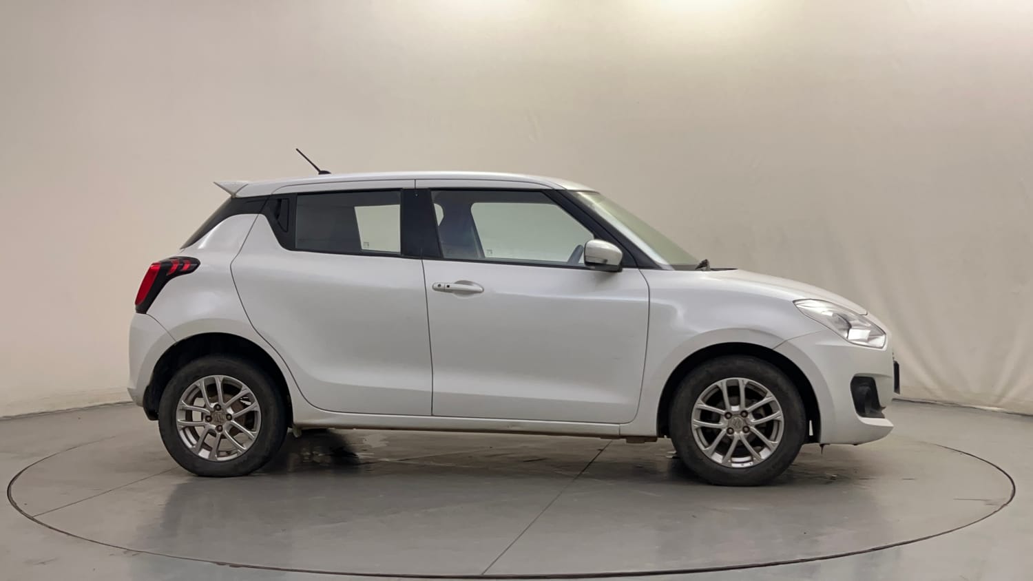 Used 2020 Maruti Suzuki Swift ZXi AMT Petrol Automatic exterior RIGHT SIDE VIEW