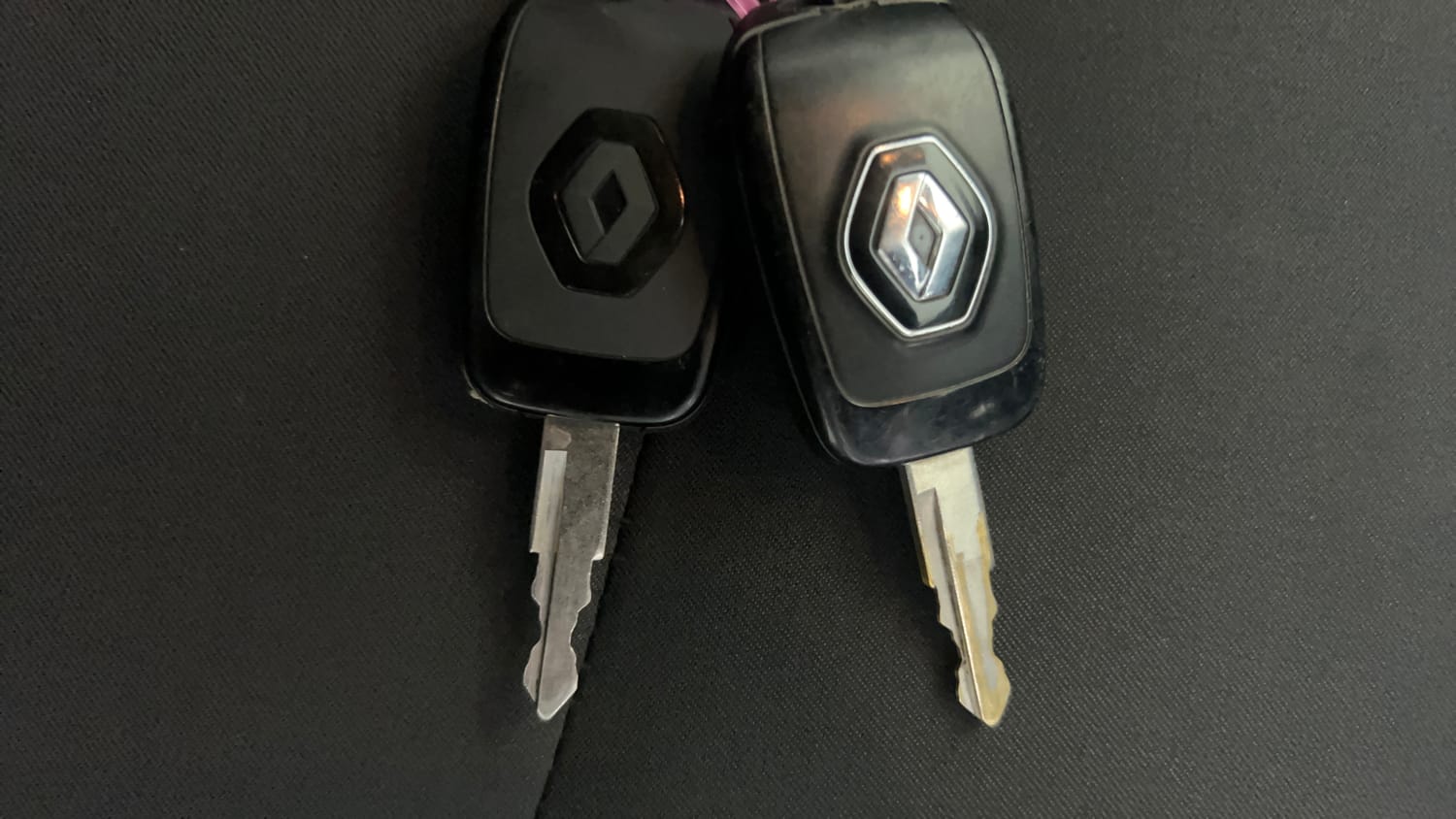 Used 2022 Renault Kwid RXT 1.0 (O) Petrol Manual extra CAR KEY VIEW