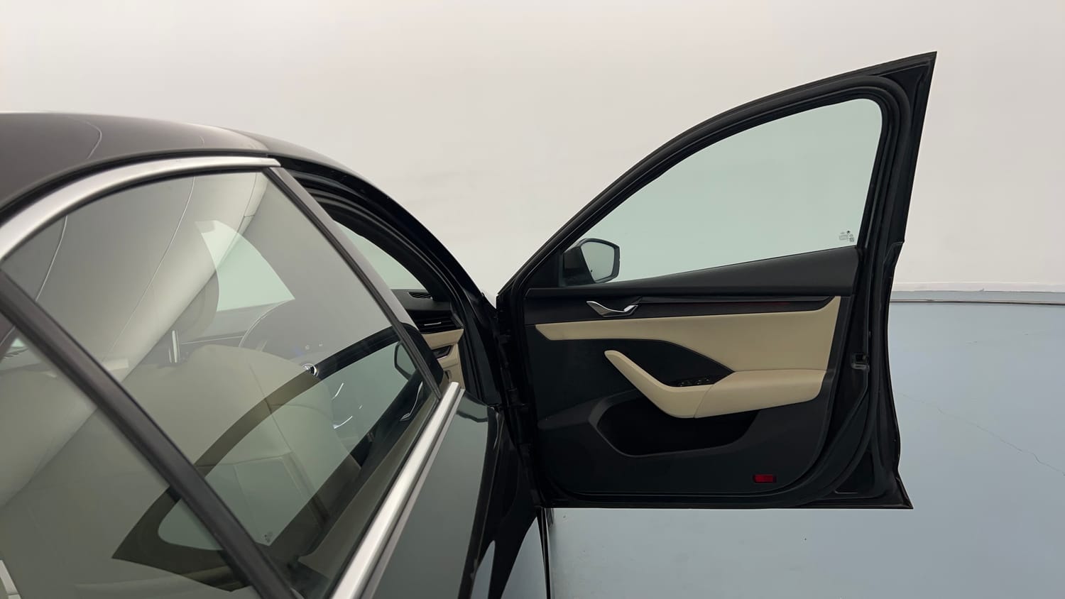 Used 2022 Skoda Octavia Style 2.0 Petrol Automatic interior RIGHT FRONT DOOR OPEN VIEW