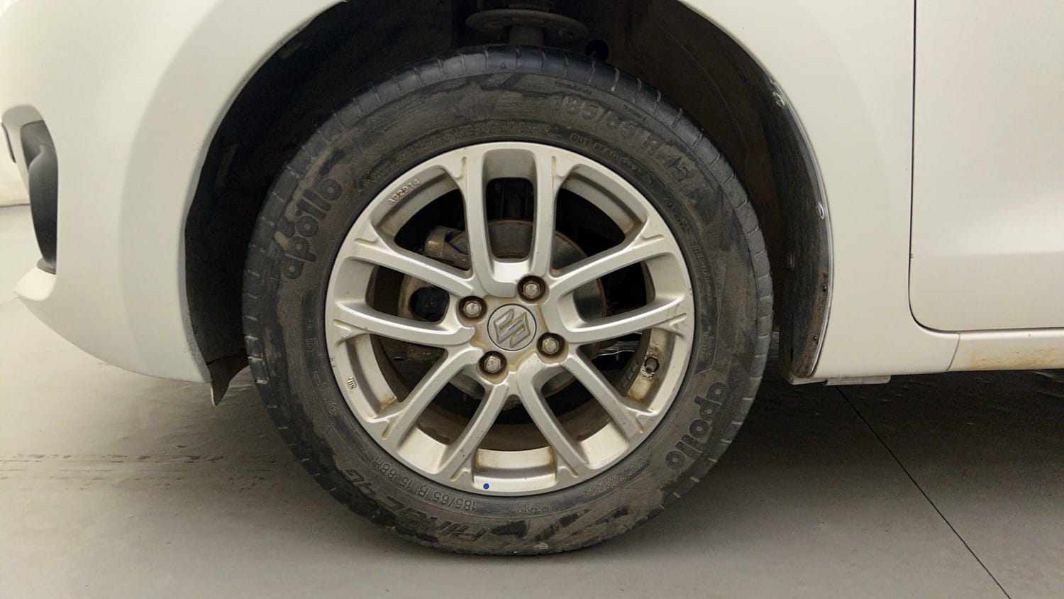 Used 2020 Maruti Suzuki Swift ZXi AMT Petrol Automatic tyres LEFT FRONT TYRE RIM VIEW