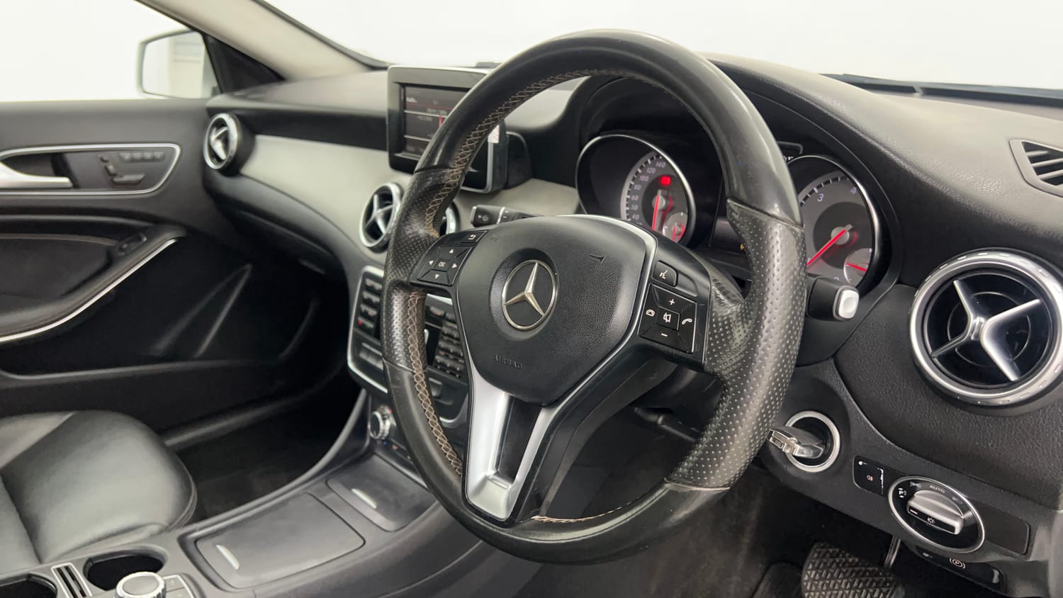 Used 2016 Mercedes-Benz GLA 200 CDI Sport Diesel Automatic interior STEERING VIEW