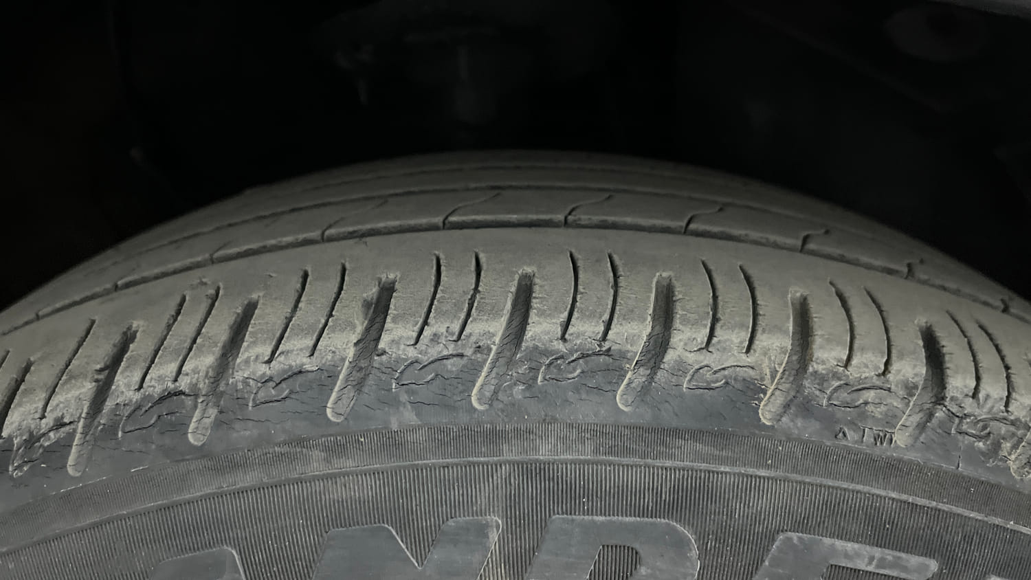 Used 2025 Kia Sonet HTX Plus 1.5 Diesel Manual tyres RIGHT FRONT TYRE TREAD VIEW