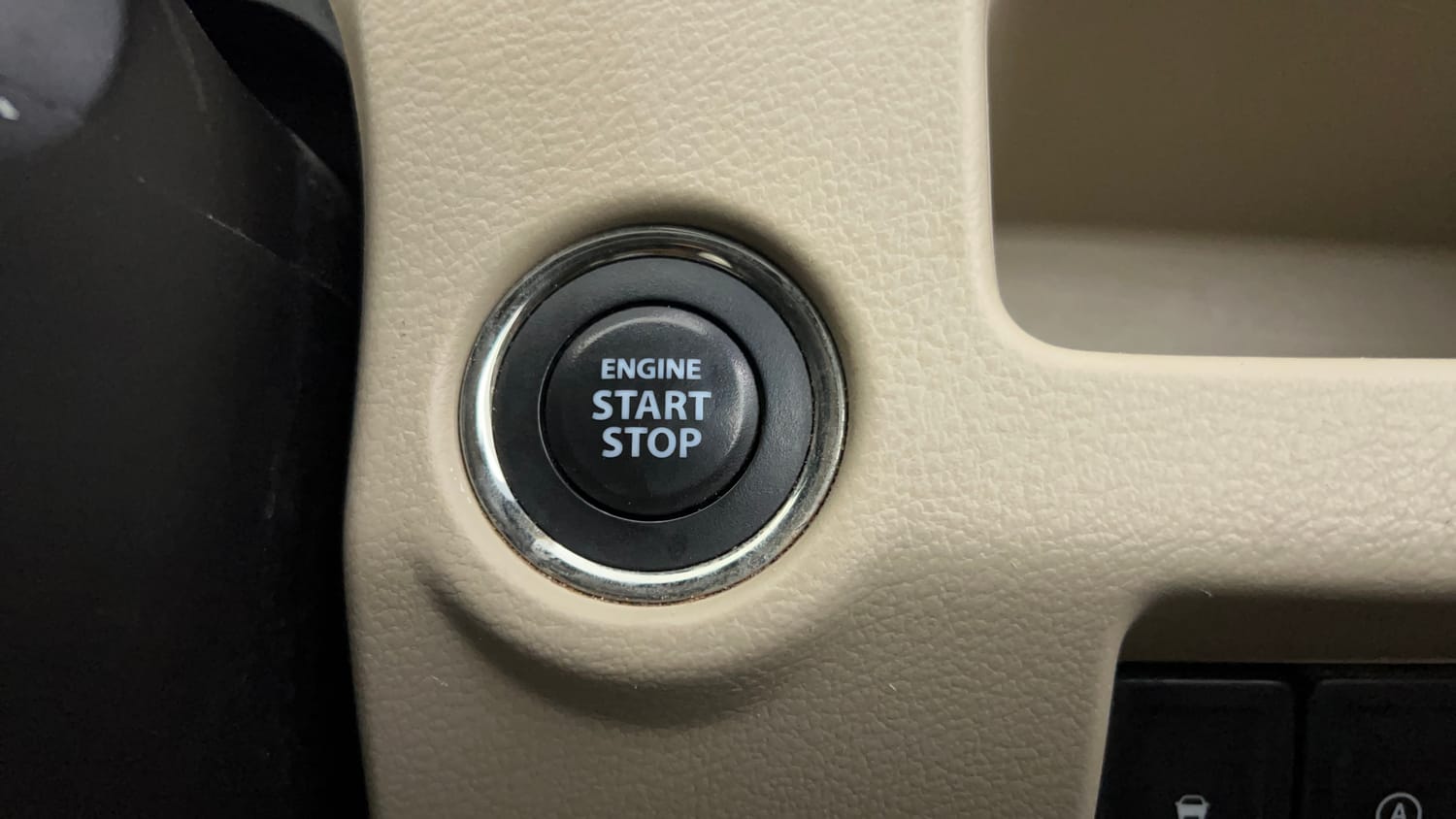 Used 2022 Maruti Suzuki Ciaz Alpha 1.5 AT Petrol Automatic top_features Keyless start