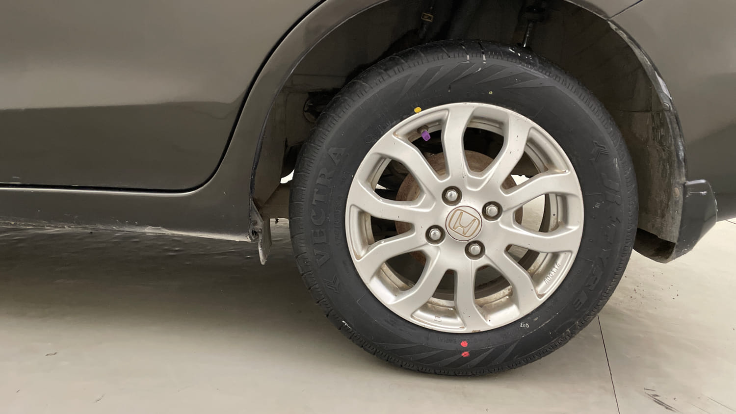 Used 2016 Honda Amaze 1.2 VX i-VTEC Petrol Manual tyres LEFT REAR TYRE RIM VIEW