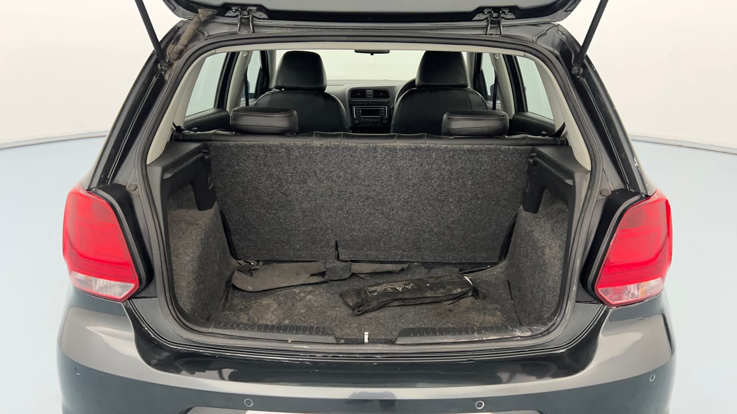 Used 2020 Volkswagen Polo Comfortline 1.0L (P) Petrol Manual interior DICKY INSIDE VIEW