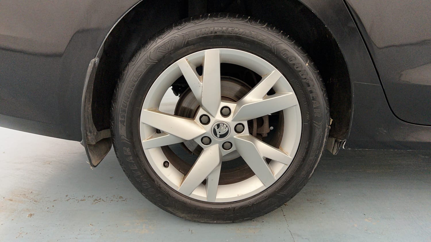 Used 2022 Skoda Octavia Style 2.0 Petrol Automatic tyres RIGHT REAR TYRE RIM VIEW