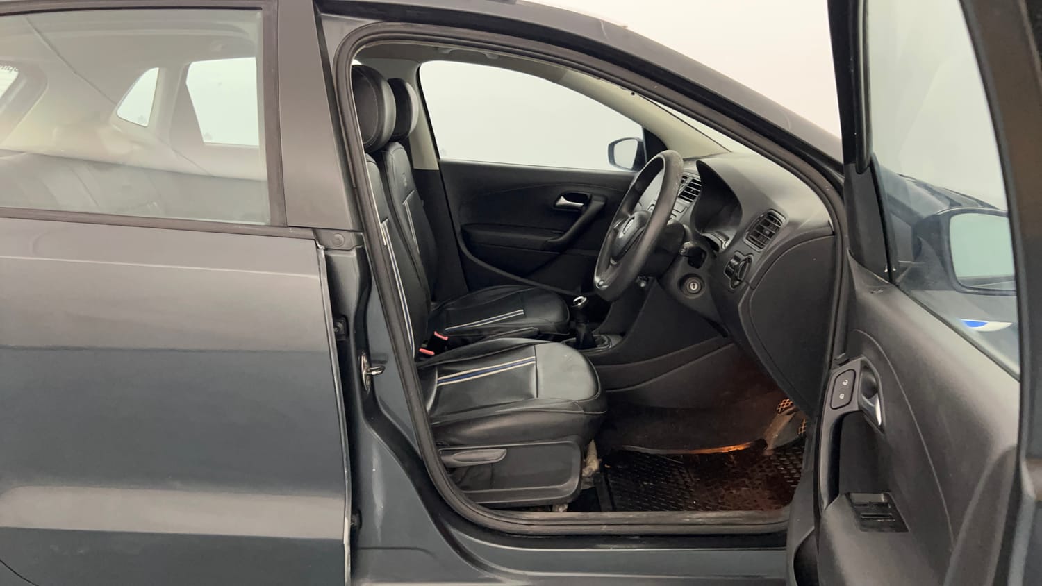 Used 2020 Volkswagen Polo Comfortline 1.0L (P) Petrol Manual interior RIGHT SIDE FRONT DOOR CABIN VIEW