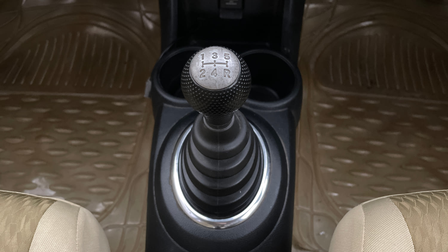 Used 2016 Honda Amaze 1.2 VX i-VTEC Petrol Manual interior GEAR  KNOB VIEW