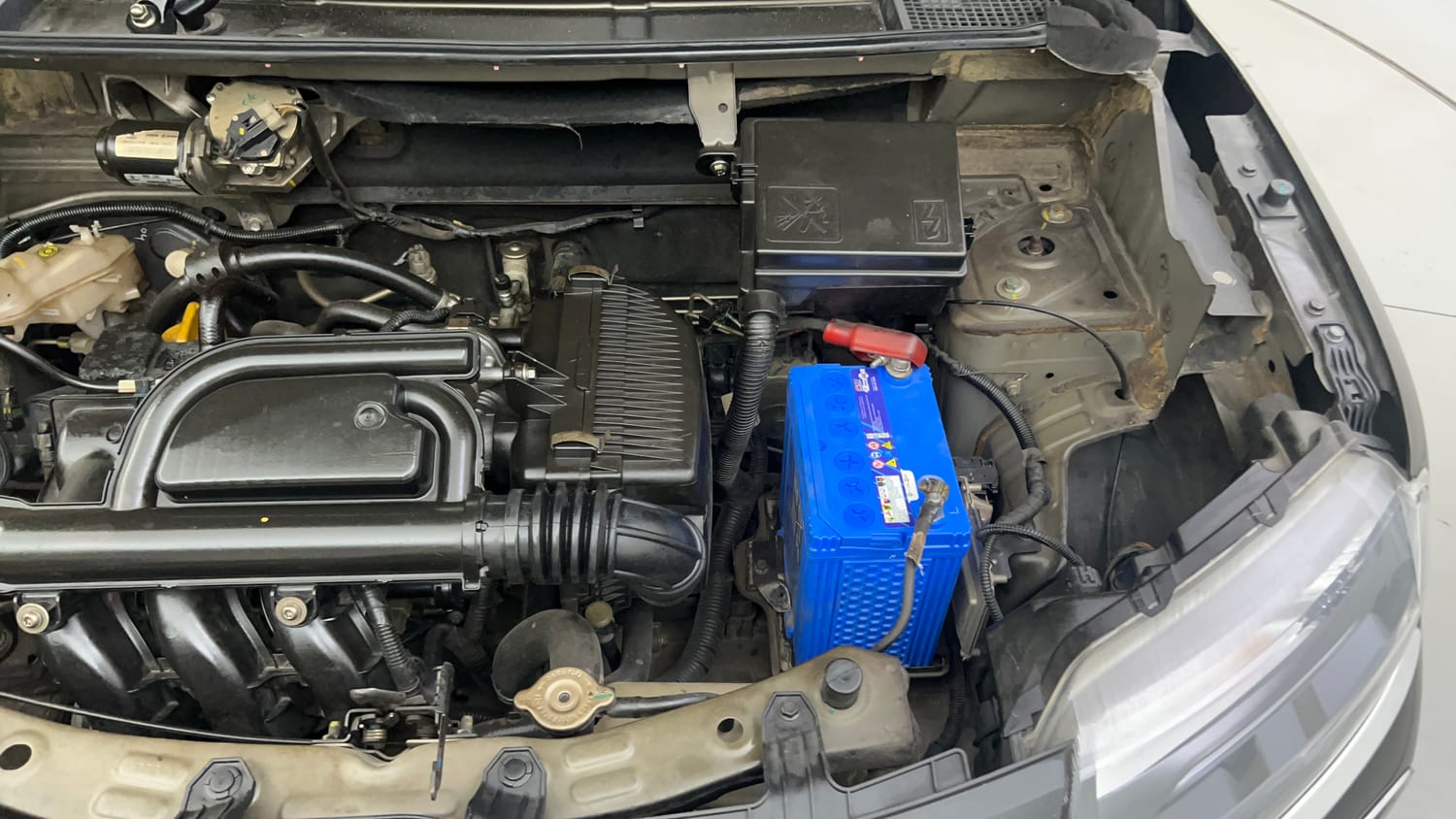 Used 2022 Renault Kwid RXT 1.0 (O) Petrol Manual engine ENGINE LEFT SIDE VIEW