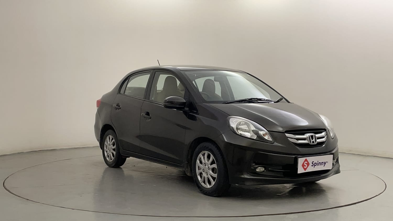 Used 2016 Honda Amaze 1.2 VX i-VTEC Petrol Manual exterior RIGHT FRONT CORNER VIEW