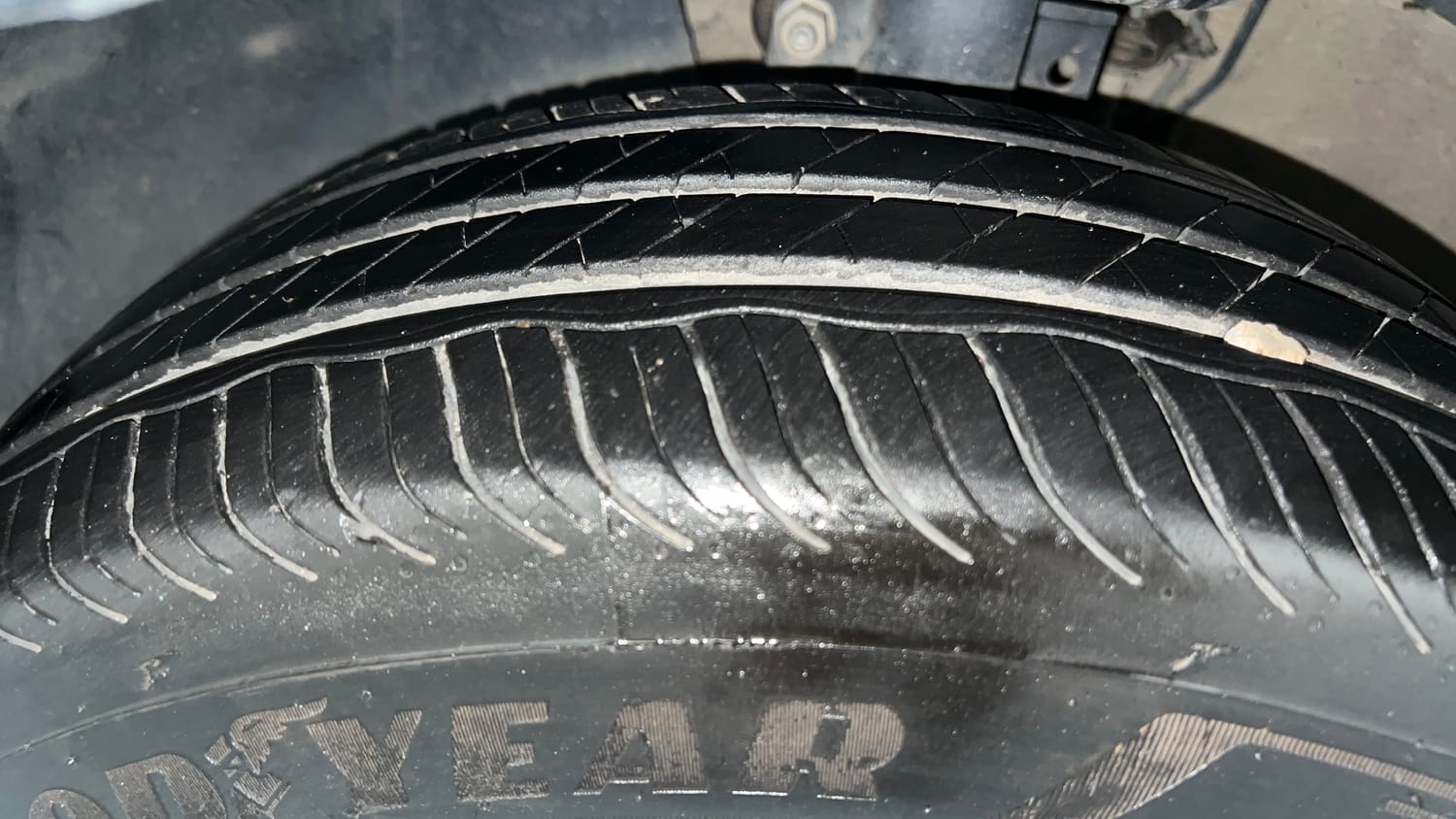Used 2020 Volkswagen Polo Comfortline 1.0L (P) Petrol Manual tyres LEFT FRONT TYRE TREAD VIEW