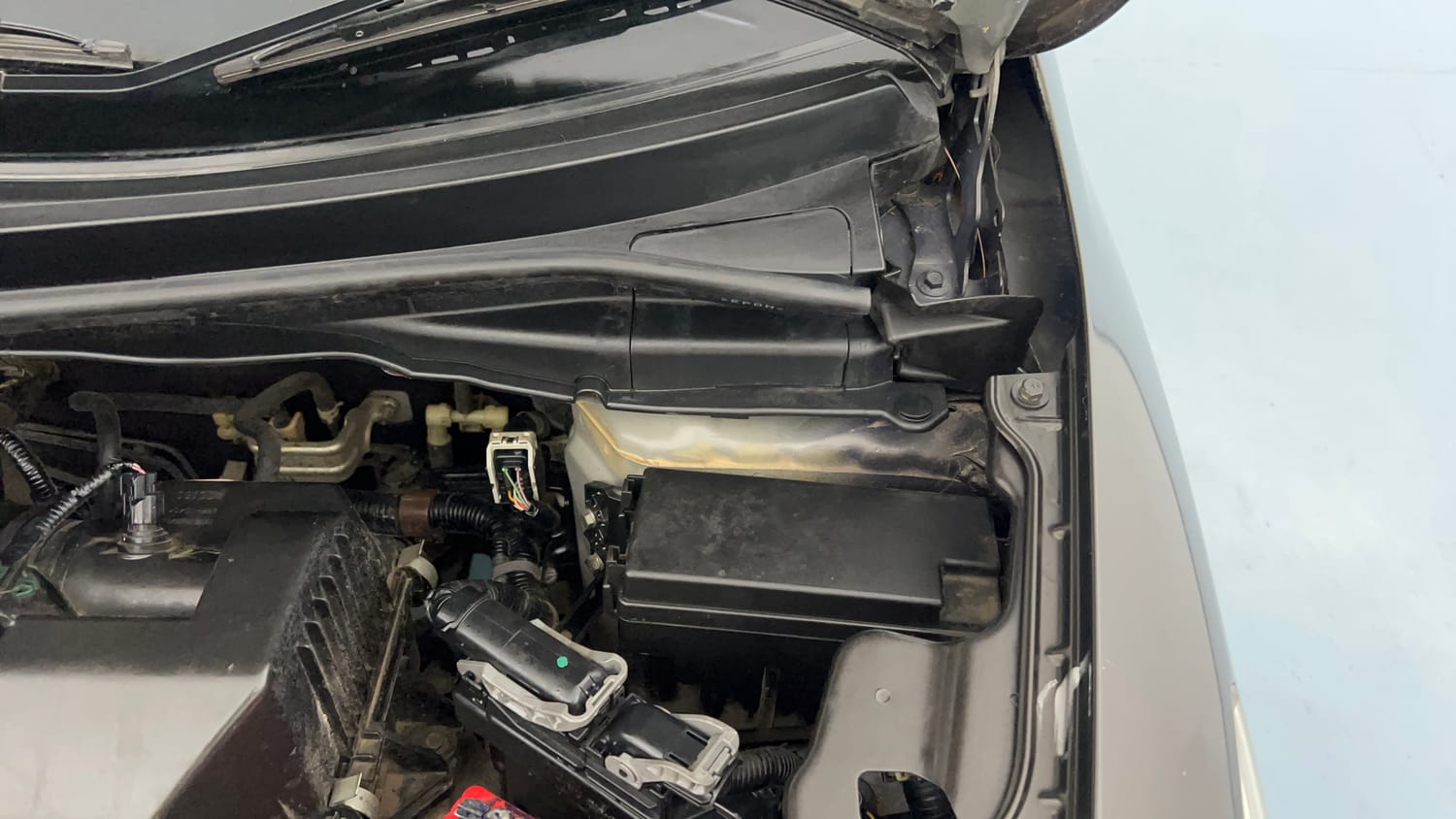 Used 2019 Honda Jazz VX CVT Petrol Petrol Automatic engine ENGINE LEFT SIDE HINGE & APRON VIEW