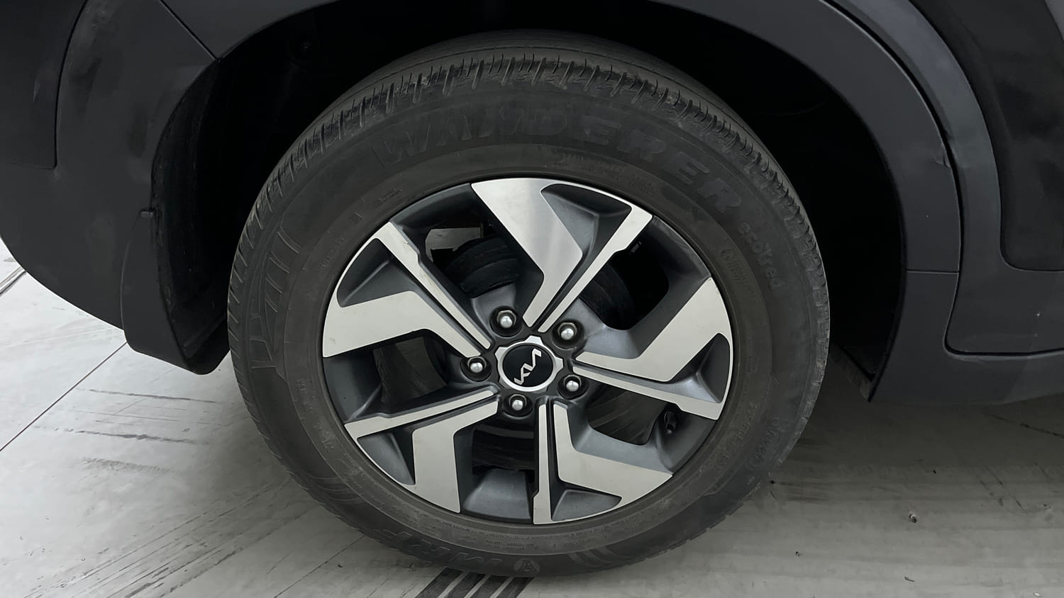 Used 2025 Kia Sonet HTX Plus 1.5 Diesel Manual tyres RIGHT REAR TYRE RIM VIEW