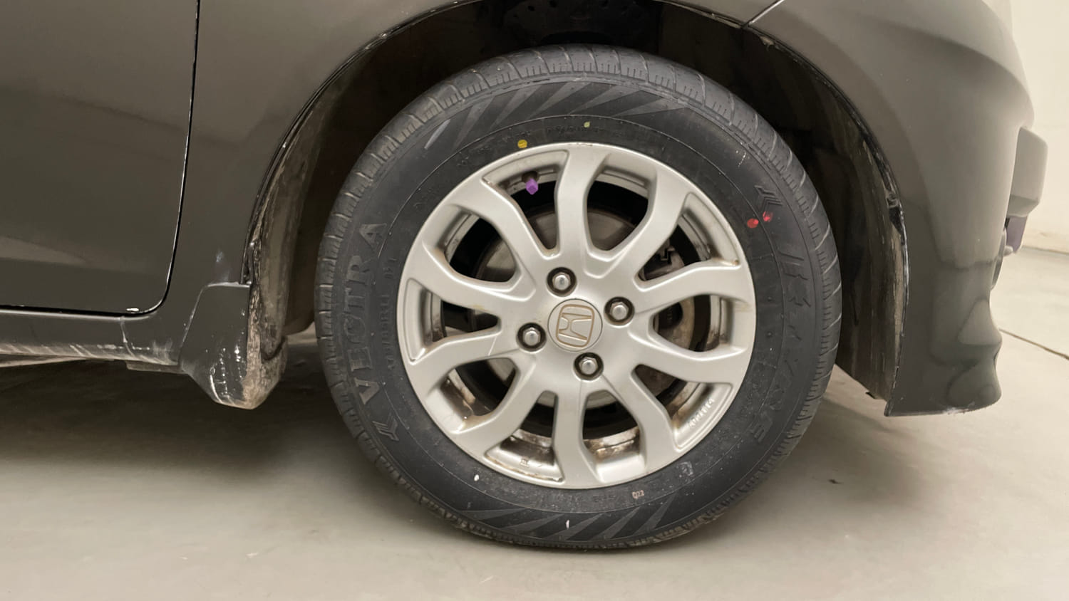 Used 2016 Honda Amaze 1.2 VX i-VTEC Petrol Manual tyres RIGHT FRONT TYRE RIM VIEW
