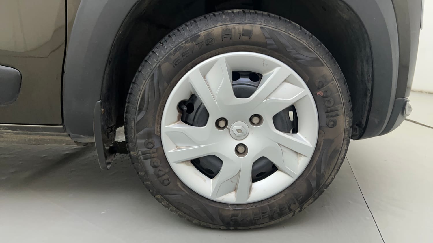 Used 2022 Renault Kwid RXT 1.0 (O) Petrol Manual tyres RIGHT FRONT TYRE RIM VIEW