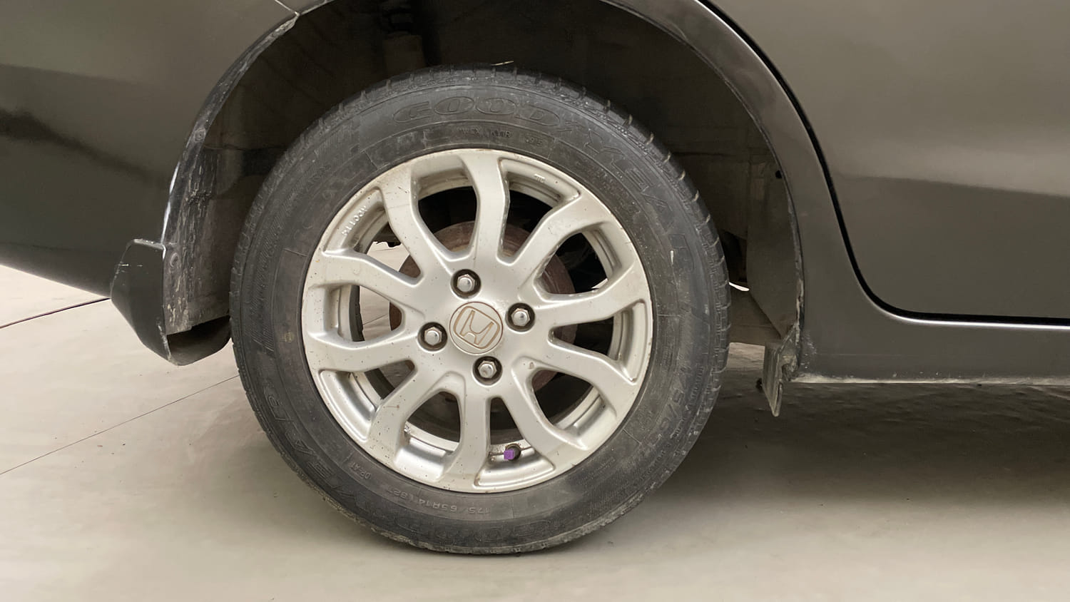 Used 2016 Honda Amaze 1.2 VX i-VTEC Petrol Manual tyres RIGHT REAR TYRE RIM VIEW