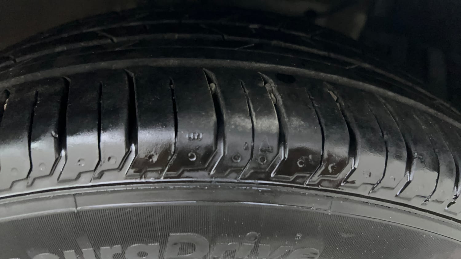 Used 2022 Maruti Suzuki Ciaz Alpha 1.5 AT Petrol Automatic tyres RIGHT FRONT TYRE TREAD VIEW