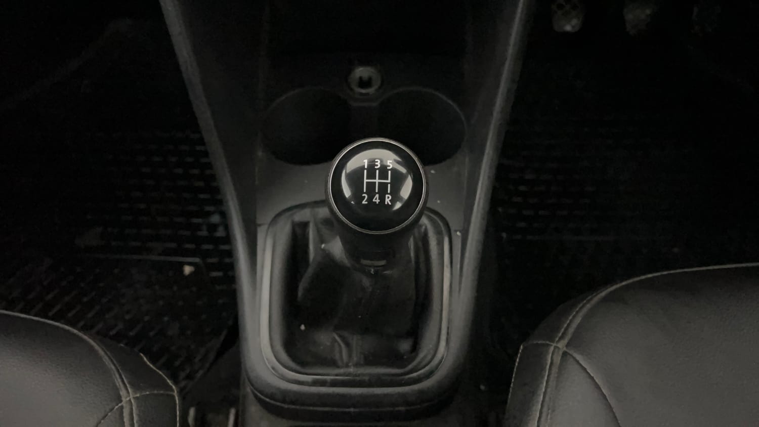 Used 2020 Volkswagen Polo Comfortline 1.0L (P) Petrol Manual interior GEAR  KNOB VIEW