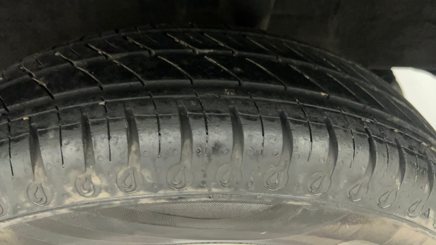Used 2022 Renault Kwid RXT 1.0 (O) Petrol Manual tyres LEFT REAR TYRE TREAD VIEW