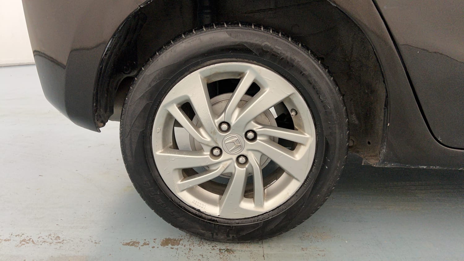 Used 2019 Honda Jazz VX CVT Petrol Petrol Automatic tyres RIGHT REAR TYRE RIM VIEW